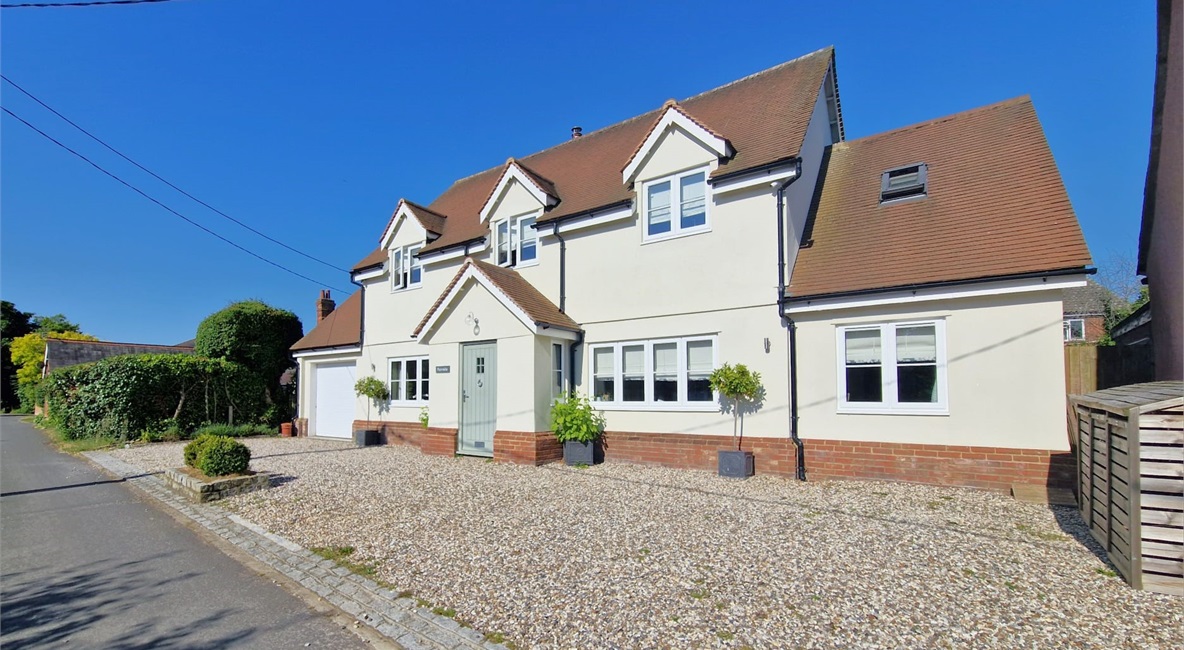 Fairmile, Jollyboys Lane South, Felsted,CM6 3LR
